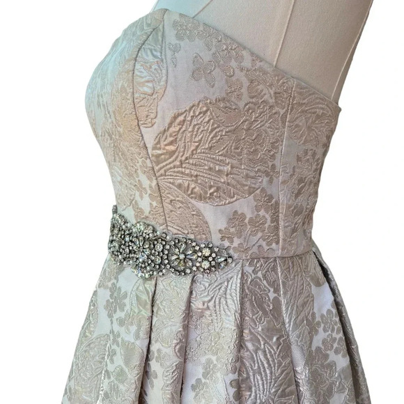 Cache Cream Brocade High-Low Ballgown with Beaded Embellishments Size 0 - Picture 5 of 16